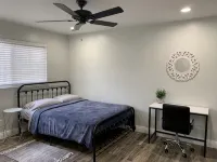 Cozy 3 bed/ 2 bath with a Brewery Feel Patio - 주방