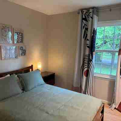 Chic 3 Bedroom Midcentury Modern Retreat in Wonderful Greensboro Rooms