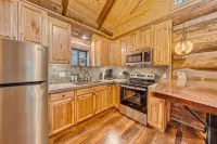 Real Log Cabin w/ Trout Pond close to Mcaffee Knob, Dragons tooth, Tinker Cliffs