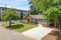 Gorgeous Auburn Getaway! BRAND NEW 3Bed/3Bath - Kitchens