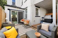 Cozy 4BD - Central Location w/ BBQ & Patio Space - บังกะโล
