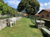 Casa Savina, Stunning Lake and Mountain Views, Private Garden With Parking Space Hotel di Plesio