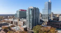 Charming 2-bedroom apartment in delightful Raleigh with AC, fitness room - Condos