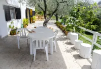 IL CORBEZZOLO in a residential area not far from the chaos of the city.