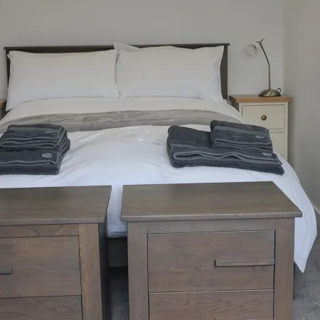 LUXURY 1 BED FLAT WITH GARDEN - 2 MINS WALK TO RIVER - DOG FRIENDLY