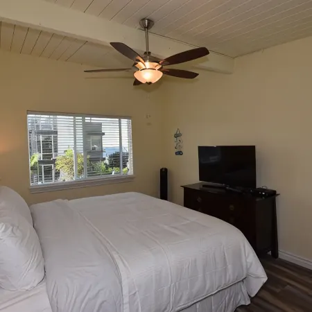 OCEAN VIEW, 1BR, OUTSTANDING LOCATION F