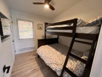 Lake front Cottage / Hot tub, Sauna , Arcade