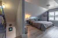 Artistic Getaway Near Halifax | King Bed, Spacious Deck & Fire Pit - บังกะโล