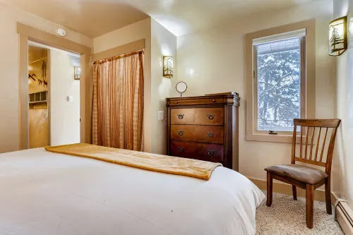 BRECKENRIDGE 2 BEDROOM CONDO, FREE SHUTTLE TO PEAK 8 & TOWN,  CLOSE TO RESORT - 2-Star