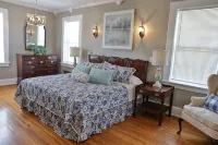 The Grand Colonial Manor on East 11th - 3 Kings!