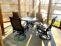 Lake Front Home. 3 Large Living Spaces. Screened Porches. Pet Friendly.