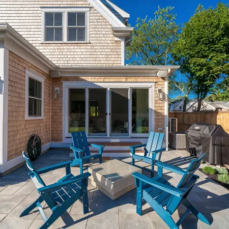 New 4-bedroom House with Swimming Pool–Just a 10-minute Walk to Town