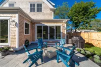 New 4-bedroom House with Swimming Pool–Just a 10-minute Walk to Town - 수영장