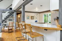 Spacious Home on the Loop in Chatham