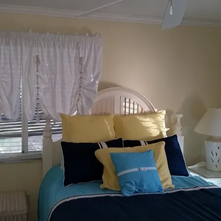 Perfect Location in Olde Naples