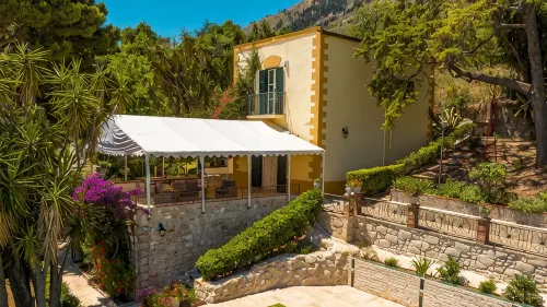 Villa Tommaso Maruggi, Sicily with Jacuzzi and Private Pool