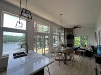Lake front Cottage / Hot tub, Sauna , Arcade
