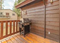 Luxurious condo with private hot tub, steps from the village and adventure! - 4 tähden