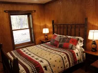 Adirondack Retreat w/ Hot Tub + Outdoor Firepit Hotel di Jay