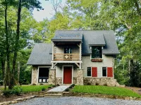 NEW LOG HOME in Hendersonville with fireplace, fire pit and Hot Tub