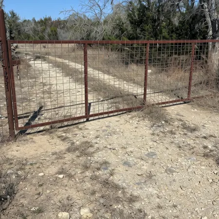 Bandera Bunkhouse on Mason Creek. Casual Hill Country Cabin centrally located.