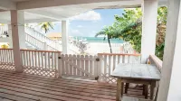 Casa Magdaluz, Recently Renovated Beach House with Great View!! - Homestays
