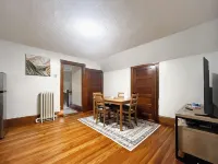 Cozy 2-bedroom apartment in charming Dedham - Legacy Mall with WiFi Hotels in Dedham