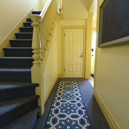 Just 3 Blocks from Downtown! Charming Studio Apartment!