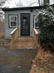 Peaceful Riverfront Cottage with Private Hot tub - Wifi
