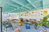 Hidden Gem Family Home. 2 blocks to seawall - บ้านพักหลังเล็ก