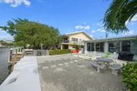 Key Colony Beach House with Cabana Club membership - Homestays