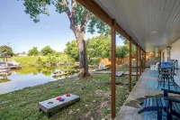 Elegant 5BR w/ Private Pool, Dock and Game Room - 4성급