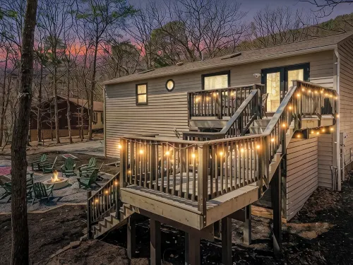 5BR Movie Theater, Hot Tub, Bowling, Fire Pit! - 4성급