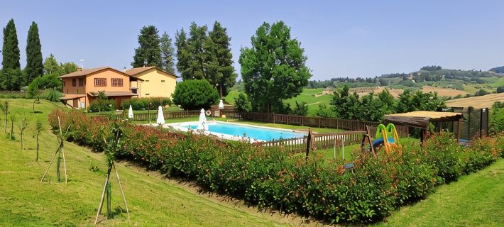 Apartment in farmhouse with swimming pool Hotels in Certaldo