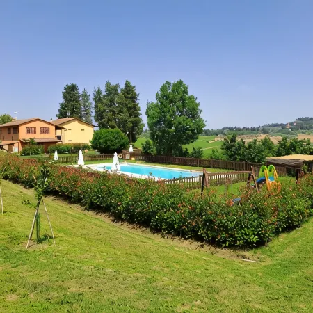 Apartment in farmhouse with swimming pool