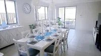 Eglinton Elegance - Hamptons Retreat - 방갈로