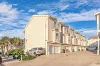 Poolside Canalside Standalone 3BR 3.5BA @The Breezeways across from Balli Beach - 4-Star