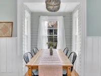 Beach Retreat - 5 Beds , 2 Kitchens @ Salt Island- Westbrook -Walk to Water Hotéis em Westbrook