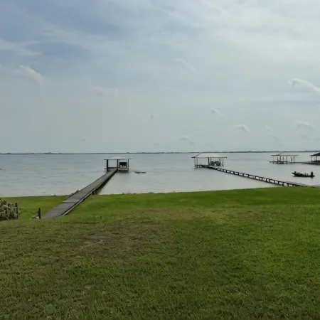 LAKE-FRONT AT BEAUTIFUL SANDY SHORE LAKE PLACID, FL