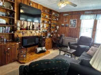 Doc's Lake house 1st floor, 2 bedroom apartment - Wifi