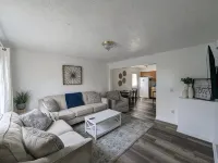Spacious 4 bedroom, sleeps 10, close to VT - 4-Star