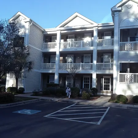1st Floor 3 Br Condo with Free Wifi <Br>