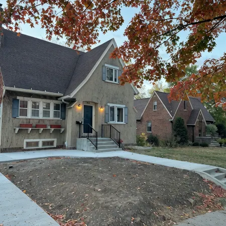 Charming 4-bedroom house with 3 king/1 full beds, 2 full baths, AC, Wifi, Patio