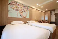 R 17 Living Hotel Отели рядом с достопримечательностью «Ратчадафисек»
