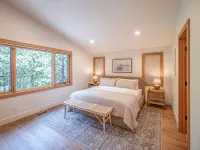 Luxury, Private Suncadia NEW Build, 4 KING SUITES, Bunk Room, Hot tub, Game Room Hotels in Ronald