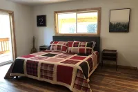 Modern Day Luxury Cabin Living! 4 Bed/4Bath, Hot Tub, 5 Acres, 15 Min to Lvnwrth
