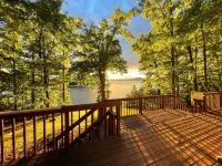 Dog Friendly Lakefront Cabin with Amazing Sunset Views & New Boat Dock. - 4 stjerner