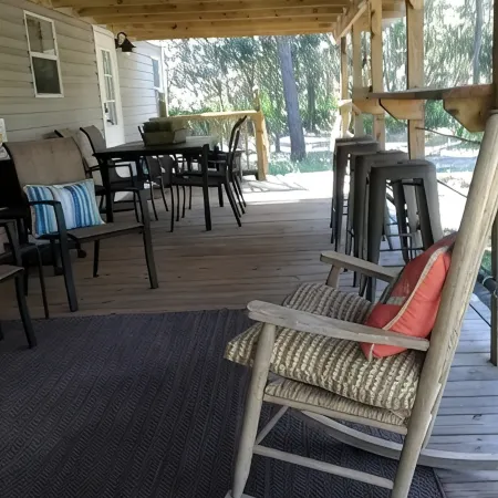 Quiet getaway in updated home in Fl state forest