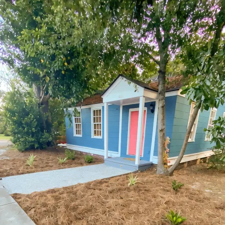 New - Flirty Flamingo Bungalow - close to downtown