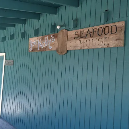 Quiet Family Kept Waterfront Bayhouse With Great Fishing Pier